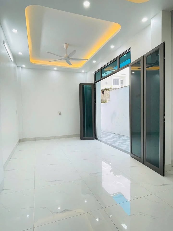 Nhà 3 tầng phường Trần Hưng Đạo Thái Bình 50m² giá 1.7 tỷ - Gần khu công nghiệp, tiện ích đầy đủ!