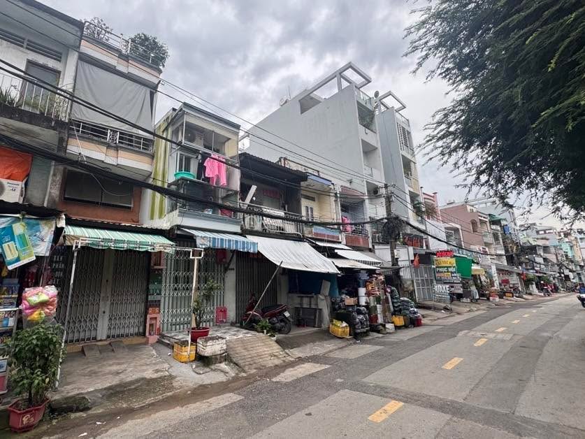 Nhà mặt tiền Lò Siêu, Quận 11 - Diện tích 37m², giá 7 tỷ - Tiện xây mới ngay!