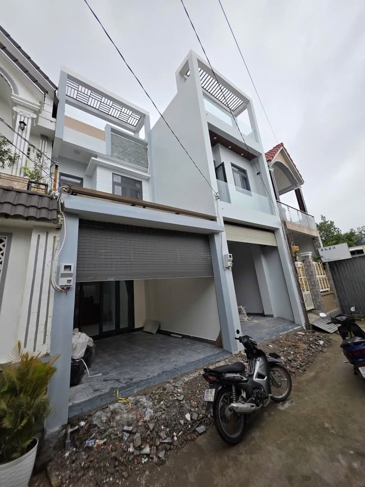 Nhà 2 lầu Trần Nam Phú 76m² giá thỏa thuận - Gần Đại học Y Dược!