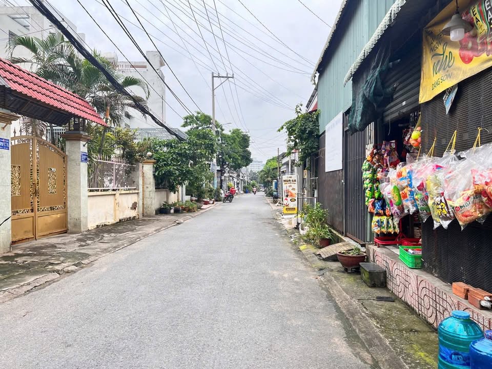 Nhà mặt tiền kinh doanh 92m² giá 6 tỷ - Vị trí đắc địa tại Thủ Đức!