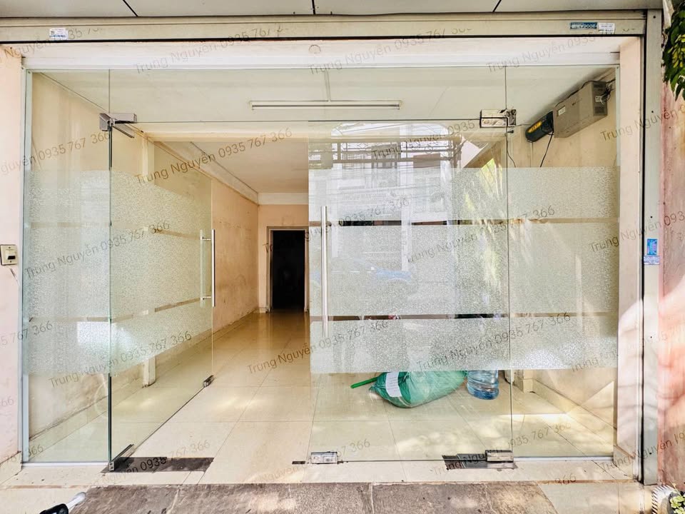 Nhà cho thuê mặt tiền Phan Chu Trinh, Buôn Ma Thuột 2 tầng giá 8 triệu - Vị trí đắc địa gần công viên