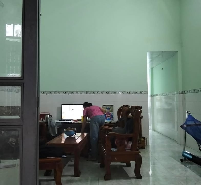 Nhà 1 trệt 1 lầu 60m² giá 2 tỷ - Thiết kế hiện đại, gần chợ Đông Phú!