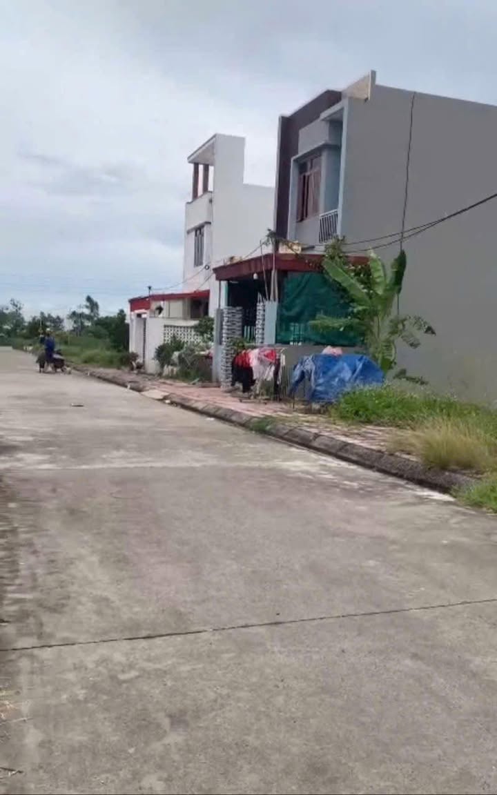 Đất đấu giá Quang Lang Diêm Điền 90m² giá chỉ 1 tỷ - Sổ đỏ chính chủ trao tay!