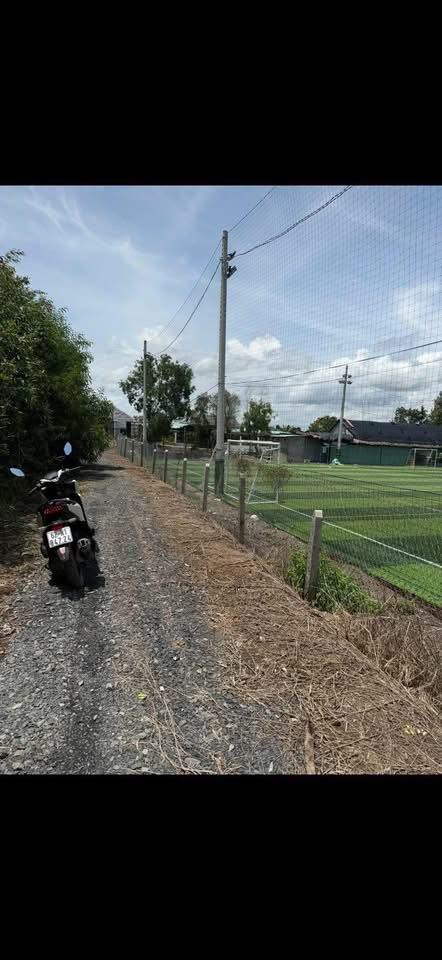 Đất phân lô Lương Hòa, Bến Lức 4000m² giá chỉ 1.1 tỷ - Nhanh tay sở hữu!