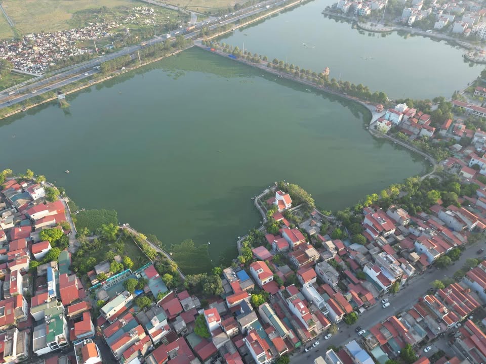 Biệt thự 3 tầng 760m² mặt đường Hoàng Quốc Việt - Giá chỉ 20 tỷ!