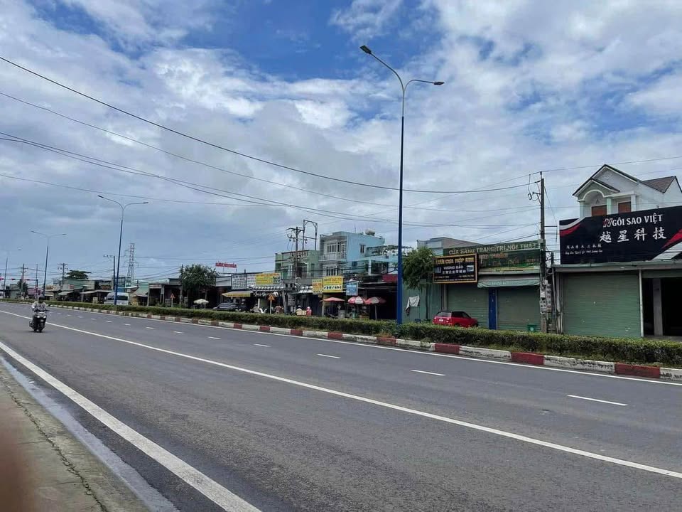 Nhà mặt tiền đường ĐT 747, Khánh Bình 180m² giá 5 tỷ - Đầu tư sinh lời ngay!