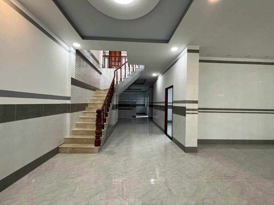 Nhà 2 tầng mặt tiền đường Dương Kỳ Hiệp, Sóc Trăng 206m² - Vị trí đắc địa, giá tốt!