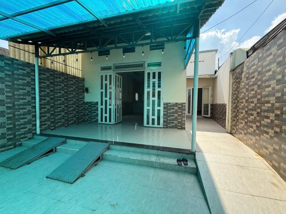 Nhà phố 2 mặt tiền đường nhựa 8m Bà Điểm, Hóc Môn 200m² giá 7.19 tỷ - Cơ hội đầu tư tuyệt vời!