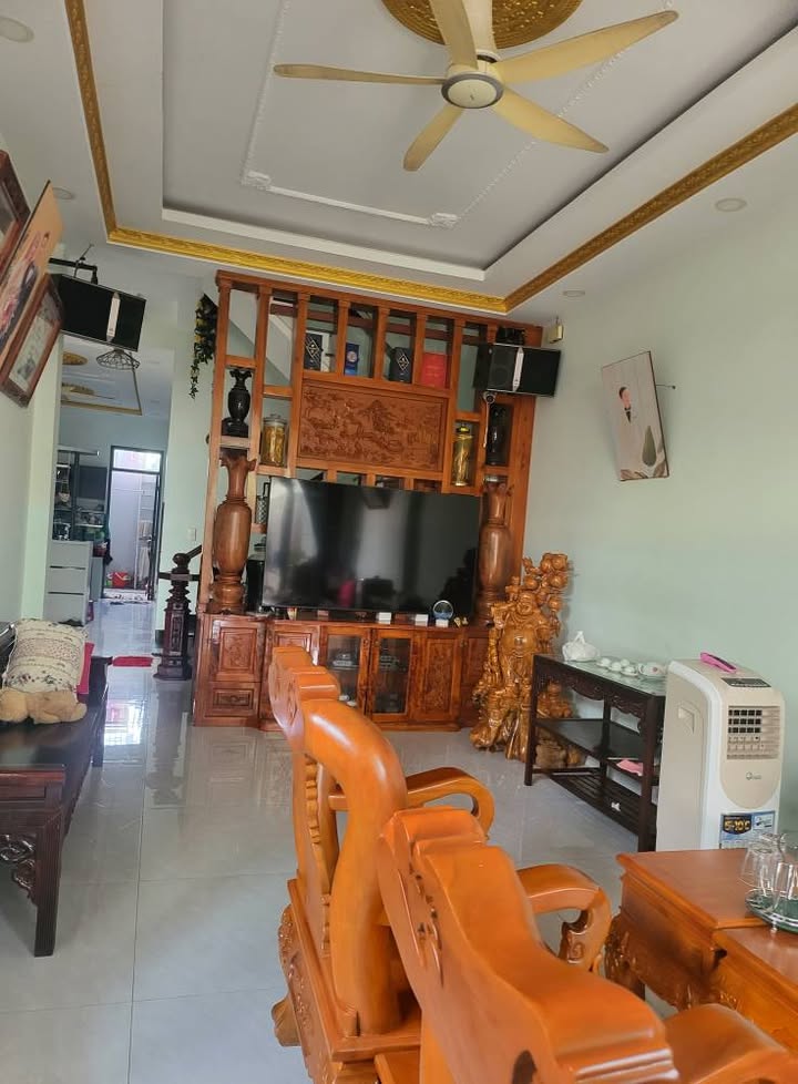 Nhà lầu 180m² tại Tân Phú Trung, Củ Chi - Thiết kế thông thoáng, bán gấp!