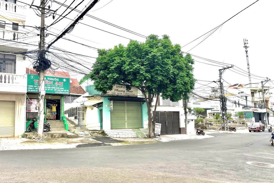Bán nhà mặt tiền Hùng Vương, Buôn Ma Thuột 252m² giá 9 tỷ - Cơ hội đầu tư hấp dẫn!