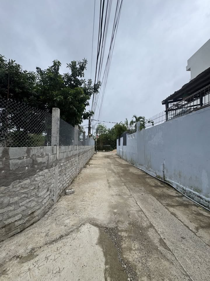 Nhà Nguyễn Đình Tứ, Liên Chiểu 75m² giá 2.95 tỷ - Kiệt ô tô đậu thoải mái!