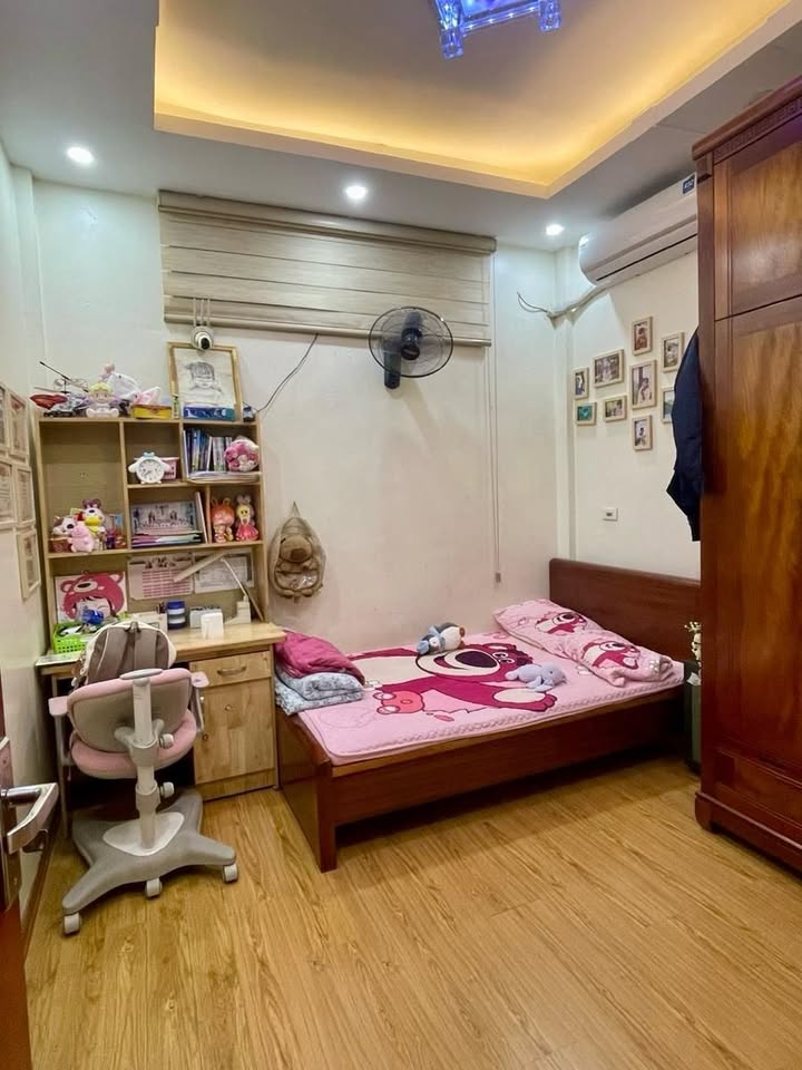 Nhà 5 tầng Tân Mai 39m² giá 9.5 tỷ - Gần trường Trương Định, chính chủ!