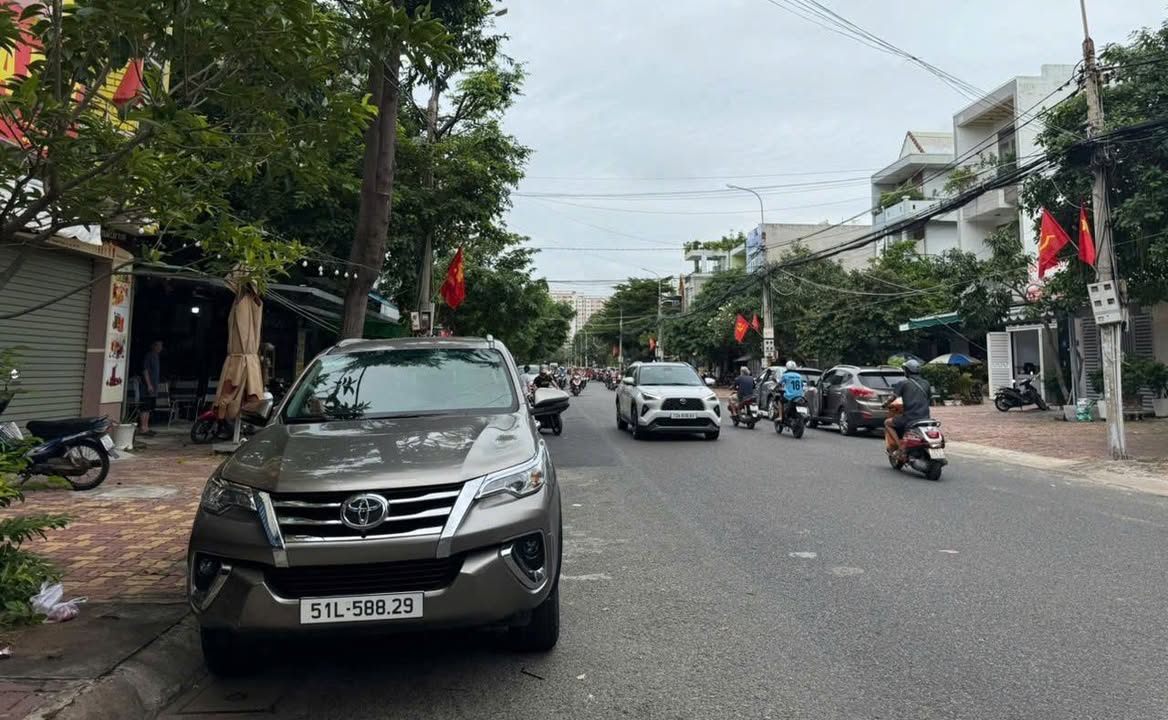 Bán đất biệt thự hẻm ô tô đường Nguyễn Hữu Cảnh, Rạch Dừa 320m² giá 12 tỷ - Vị trí gần biển lý tưởng!