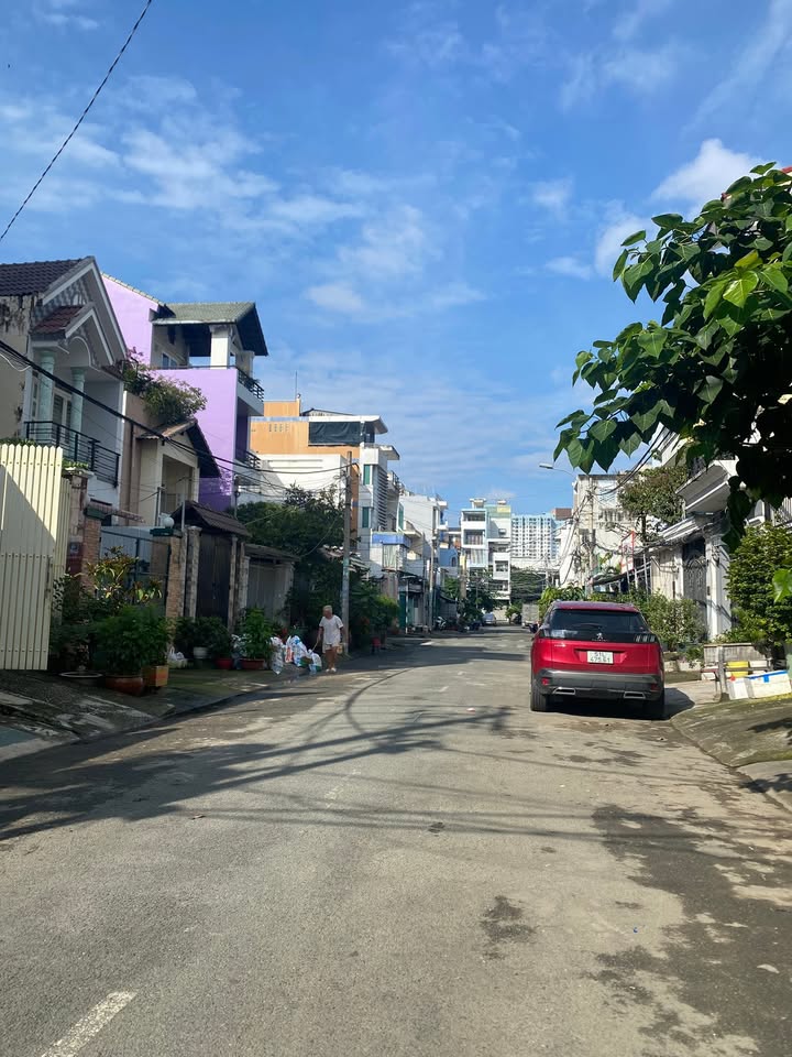 Nhà mặt tiền đường số cư xá ngân hàng Quận 7, 136m² giá 13 tỷ - Sổ hồng chính chủ!