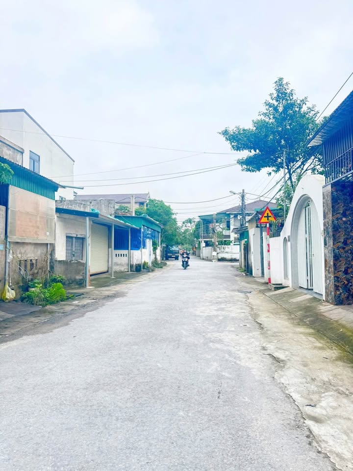 Đất mặt đường Ngô Trí Hoà, Trường Vinh 97,5m² giá 4 tỷ - Vị trí đẹp, tiện lợi!