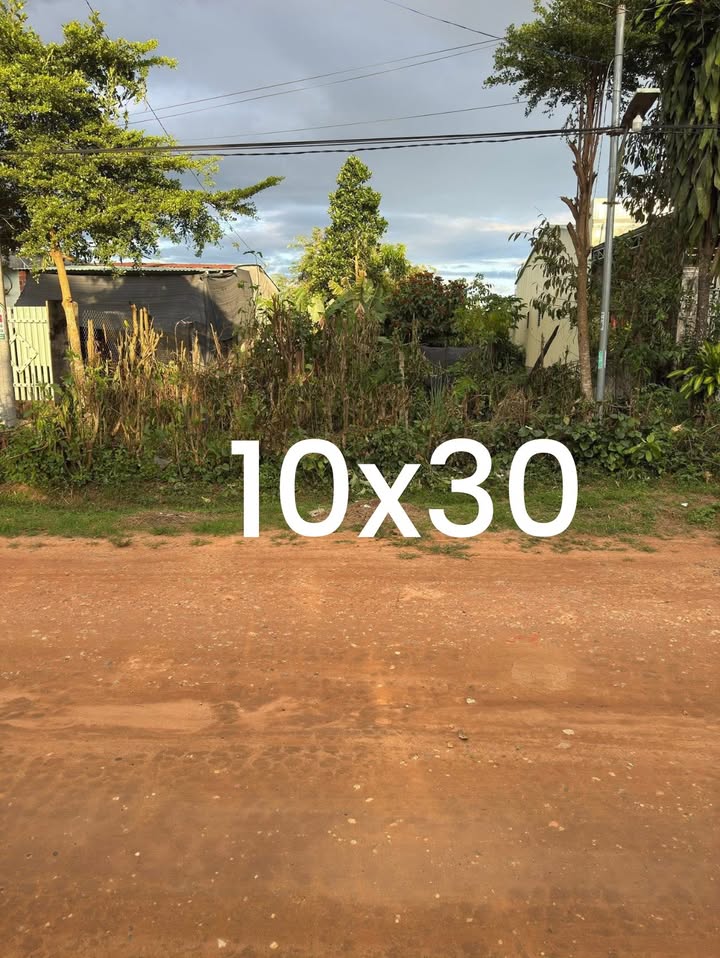 Đất nền Đak Hà 300m² giá thỏa thuận - Vị trí đắc địa gần hồ bơi Xuân Thành!