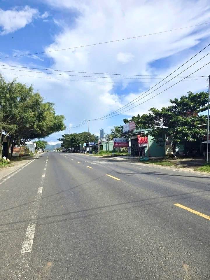 Đất nền Quốc lộ 14, Đăk Hring, Đăk Hà 270m² giá 1 tỷ - Khu vực sầm uất, tiện ích đầy đủ!