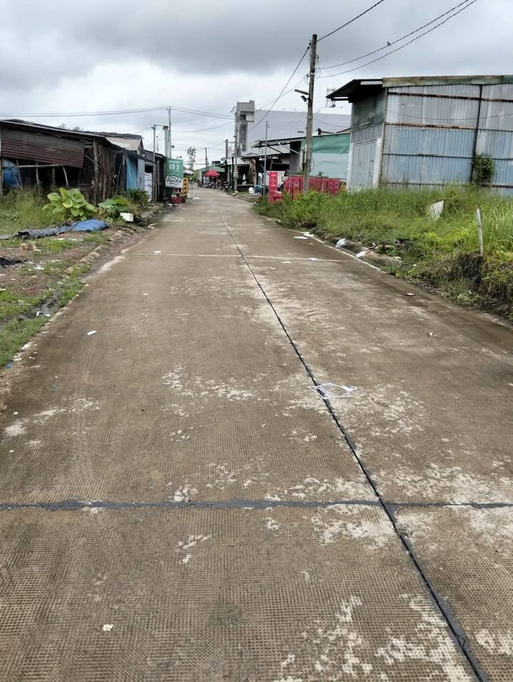 Nhà bán gấp tại chợ Thạnh Lợi, Bến Lức 90m² giá chỉ 2.05 tỷ - Chỉ việc dọn vào ở ngay!