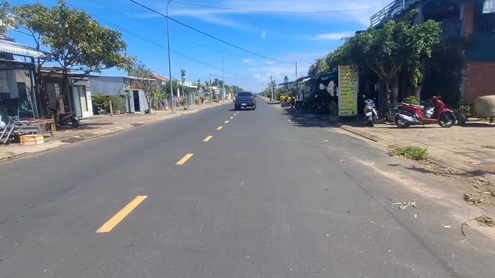 Bán gấp FrontHouse mặt tiền Nguyễn Văn Linh Đông Hòa 134,5m² - Khu kinh doanh sầm uất!