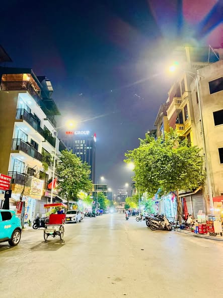 Nhà phố Bạch Đằng 40m² giá 15.8 tỷ - Phân lô, ô tô đỗ cửa, thang máy