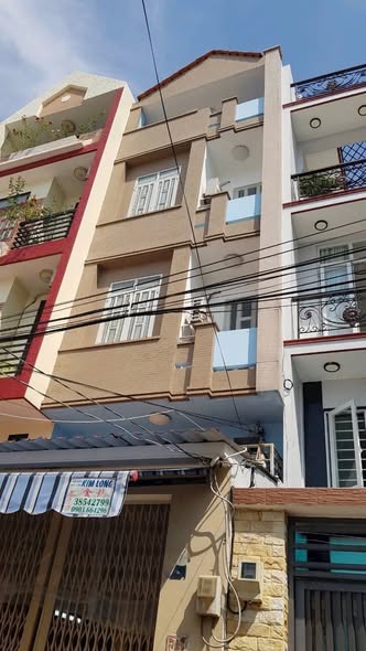 Nhà hẻm xe hơi Lạc Long Quân, Quận 11, 56m² giá 8.2 tỷ - Vị trí đắc địa, có sân thượng!