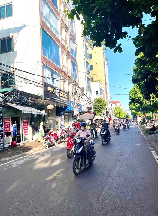 Đất nền Phú Diễn 41m² giá 8 tỷ - Tiềm năng cho thuê và xây dựng!