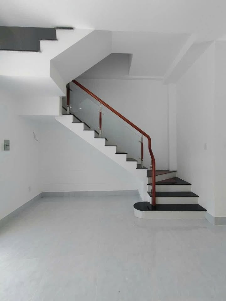 Nhà cho thuê 1 trệt 1 lầu tại Phường 8, Vĩnh Long - Giá chỉ 5 triệu/tháng!