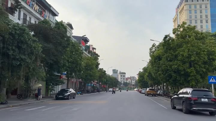 Nhà liền kề 5 tầng lô góc Bồ Đề 127m² giá 40 tỷ - Vị trí đắc địa ngay phố cổ!