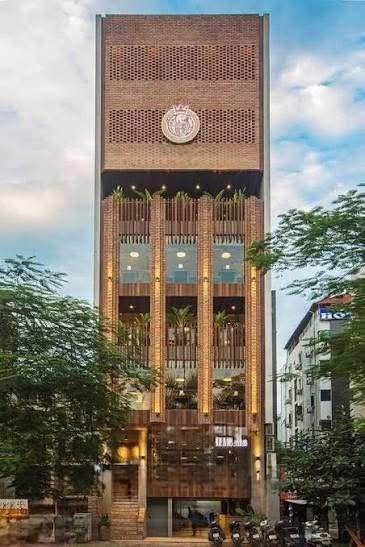 Toà Building 10 tầng Lê Đức Thọ 140m² giá 137 tỷ - Dòng tiền 300 triệu/tháng
