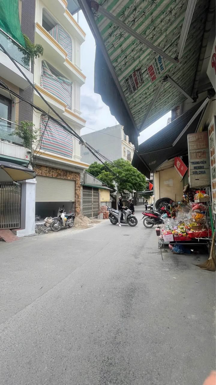 Nhà phố Xuân Đỉnh 58m² giá 18 tỷ - Ô tô vào nhà, thang máy hiện đại!