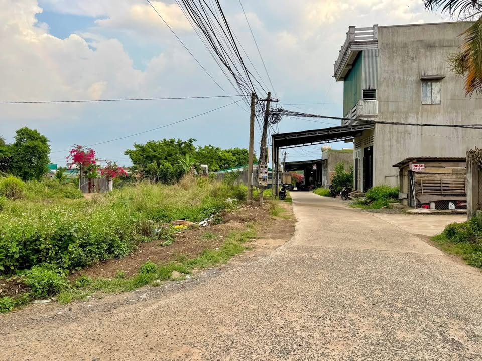 Nhà 2 mặt tiền tại chợ Ea Đar, Đắk Lắk - Diện tích 612.5m², Giá 2 tỷ - Kinh doanh sầm uất!