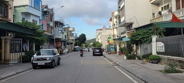 Nhà bán mặt đường EC Hùng Thắng 95m² giá 6 tỷ - Vừa ở vừa kinh doanh