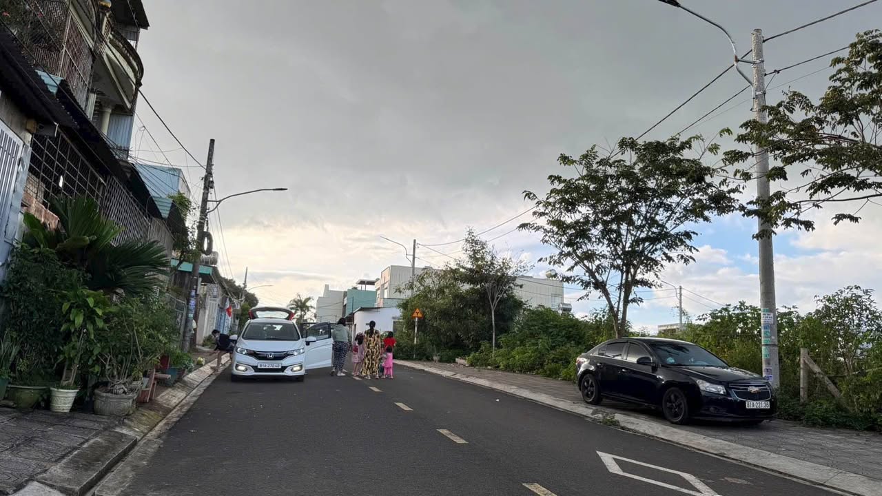 Đất mặt tiền Cô Giang, Pleiku 135m² giá 1.75 tỷ - Thích hợp kinh doanh văn phòng!