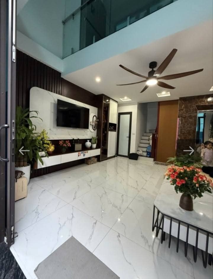 FrontHouse Thượng Thanh Long Biên 38.6m² giá 8 tỷ - Độc bản 4 mặt đường, thang máy xịn!