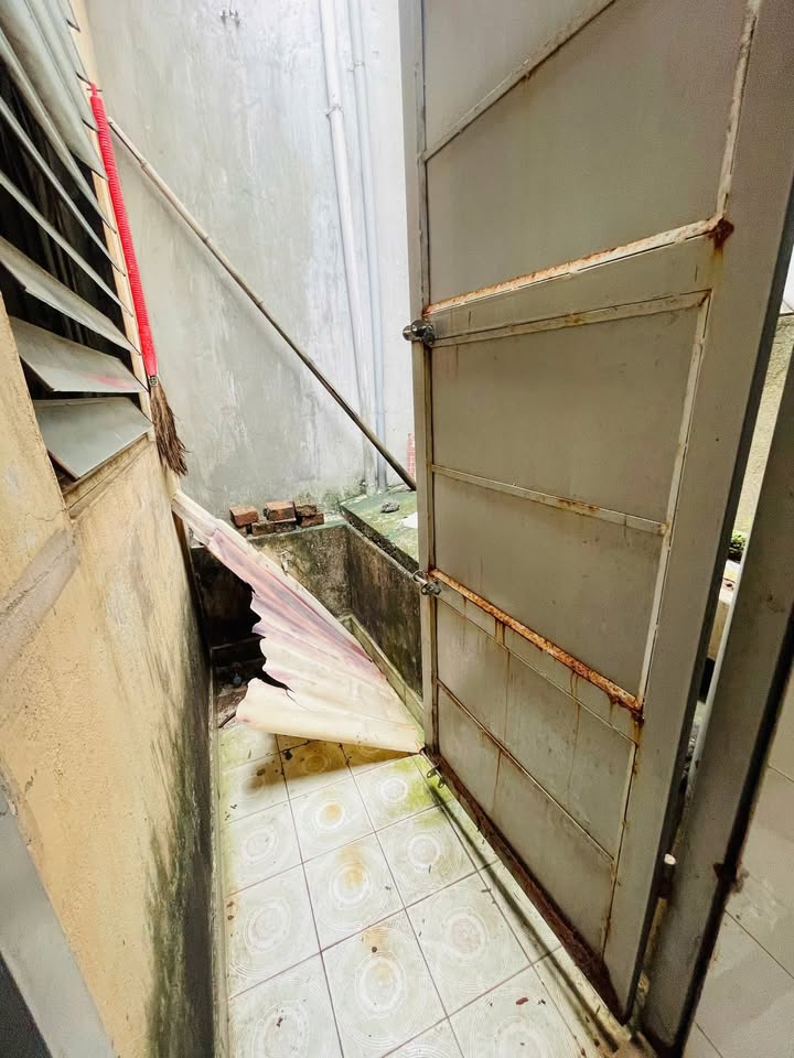 Nhà 2 tầng Dư Hàng 30m² giá 1.79 tỷ - Vị trí thuận tiện ngay chợ Cột Đèn!