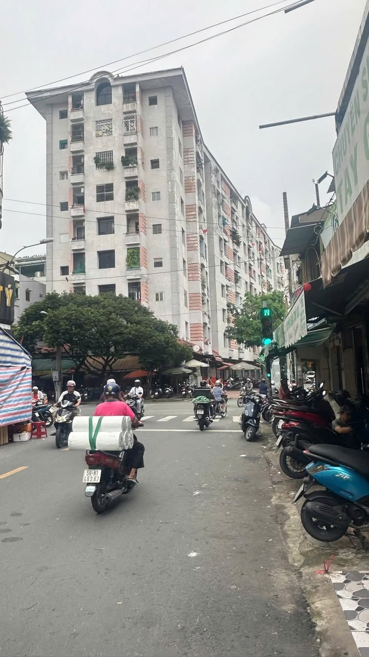 Nhà mặt tiền đường Tuệ Tĩnh, quận 11, diện tích 18m² giá 2 tỷ - Tiện xây mới, vừa ở vừa kinh doanh!