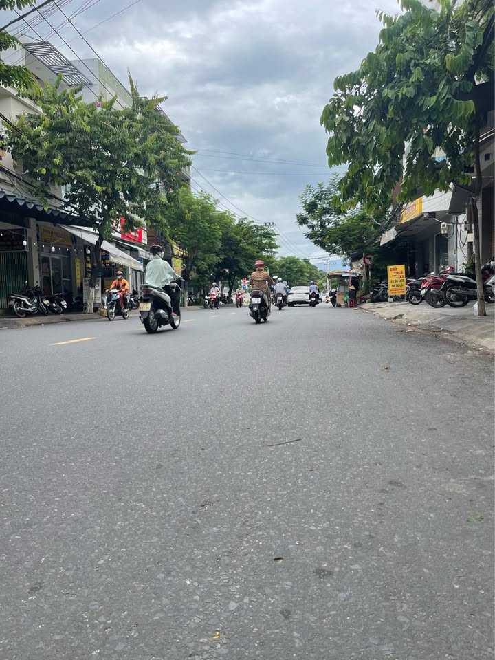 Nhà đẹp 3 tầng Dũng Sĩ Thanh Khê 110m² giá 13.5 tỷ - Kinh doanh sầm uất ngay trung tâm!