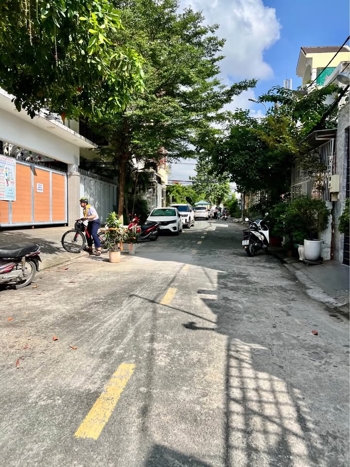 Nhà cấp 4 Hiệp Phú Quận 9 98m² giá 6 tỷ - Vị trí an ninh, thuận tiện di chuyển!