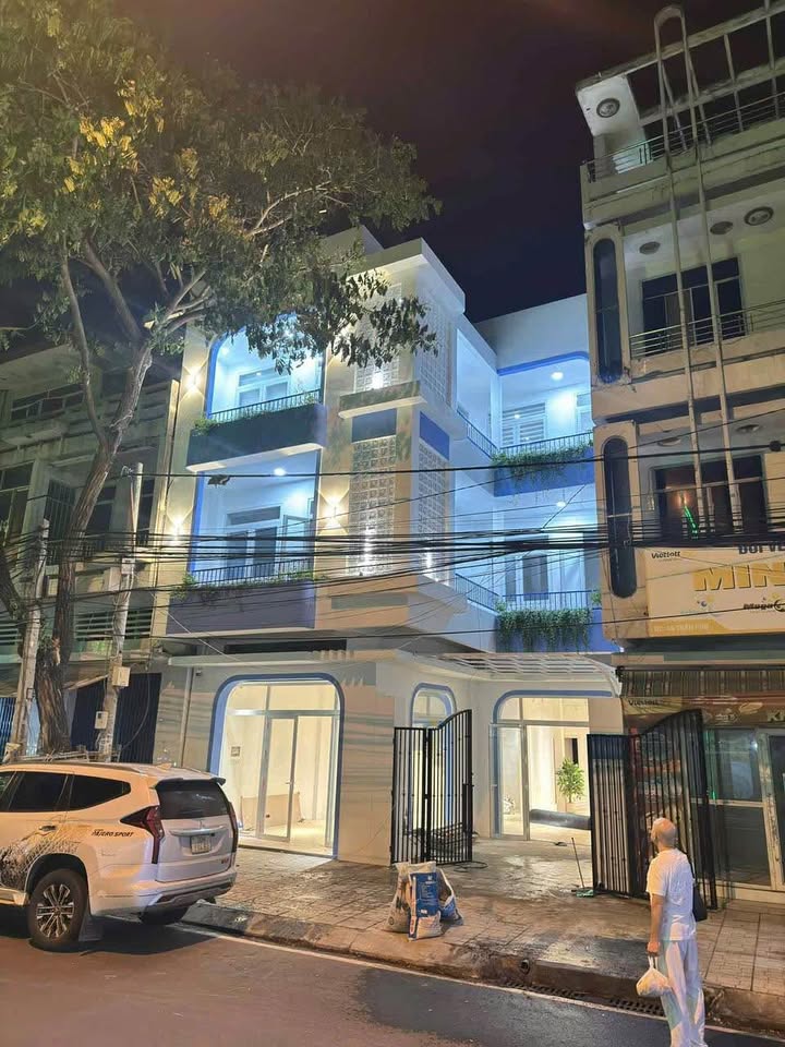 Nhà 3 tầng mới tại Trần Phú, Vĩnh Nguyên, Nha Trang 195m² giá 35.1 tỷ - Đầu tư sinh lời ngay!