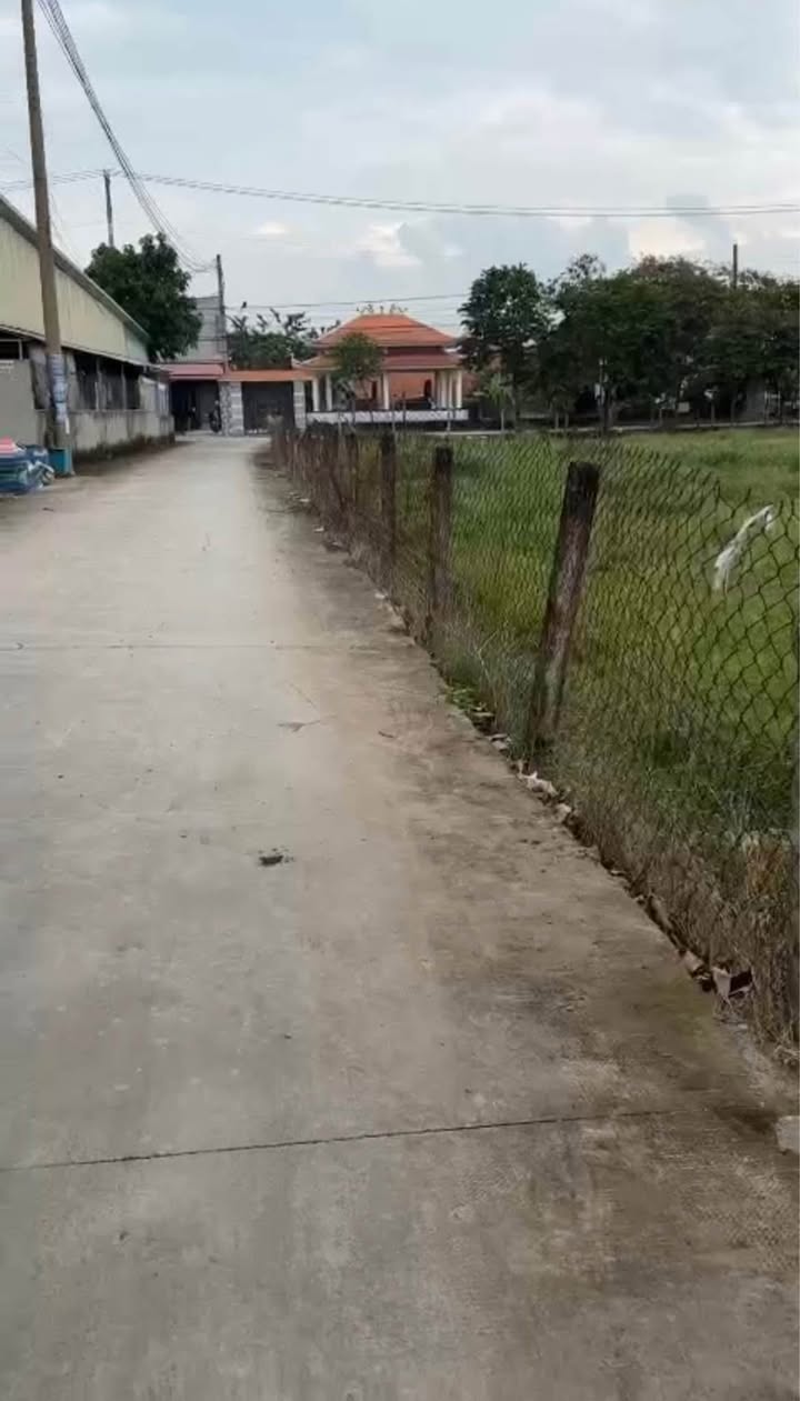 Lô đất mặt tiền 6m tại xã Mỹ Hạnh, Long An - Sổ hồng riêng, giá chỉ 1.55 tỷ!