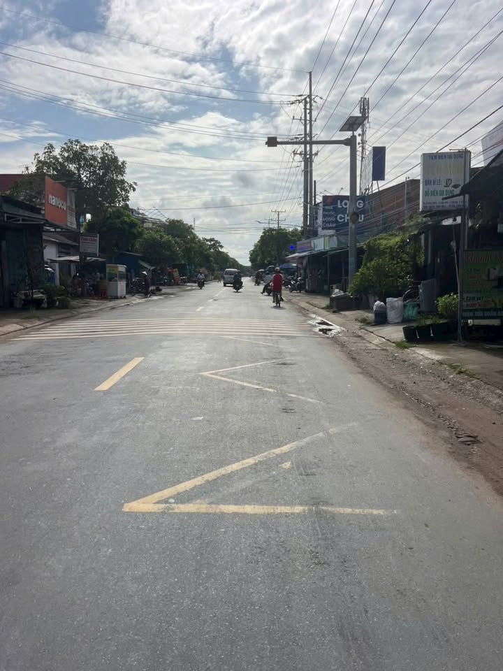 Nhà mặt tiền Quốc Lộ 57B, Châu Hưng, Bến Tre 126m² giá 2.1 tỷ - Cơ hội đầu tư tuyệt vời!