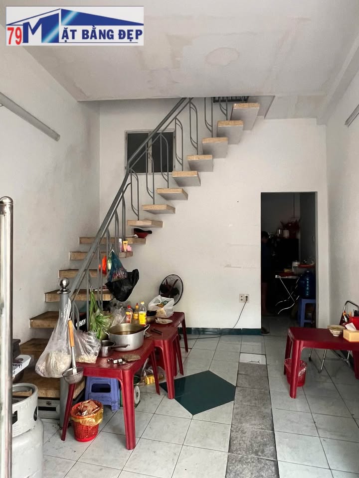 Nhà mặt tiền Lạc Long Quân 22.2m² giá 7 triệu - Kinh doanh thuận lợi!