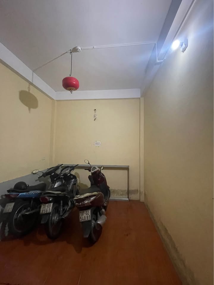 Nhà 7 phòng khép kín tại Ngã Tư Sở 37m² giá 9 tỷ - Dòng tiền ổn định 25 triệu/tháng!