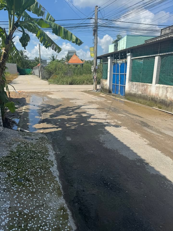 Nhà 1 trệt 1 lầu tại Long Cang 111m² chỉ 2,7 tỷ - Giá tốt, sổ hồng riêng!