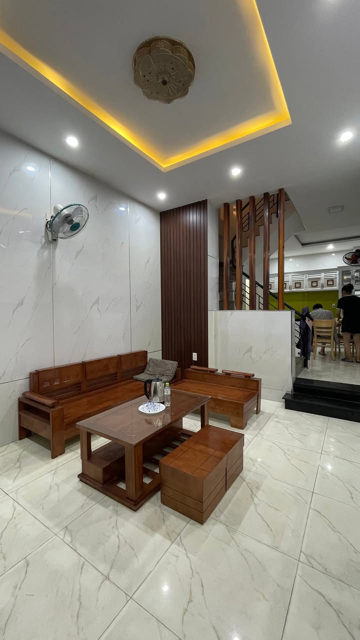 Nhà cho thuê 3 tầng đường Nguyễn Hoàng, Đà Nẵng 37m² - Nội thất cơ bản, giá thỏa thuận!