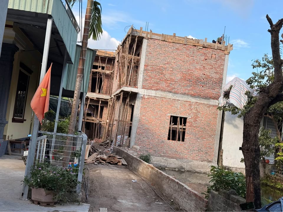 Nhà 2 tầng đẹp tại Đào Yêu 2 - Hồng Thái, 58m² chỉ 1 tỷ - Cơ hội hiếm có!