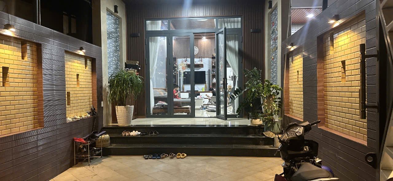 Nhà phố An Lạc, Buôn Hồ 138m² giá 4.5 tỷ - Phong cách hiện đại, vị trí trung tâm!