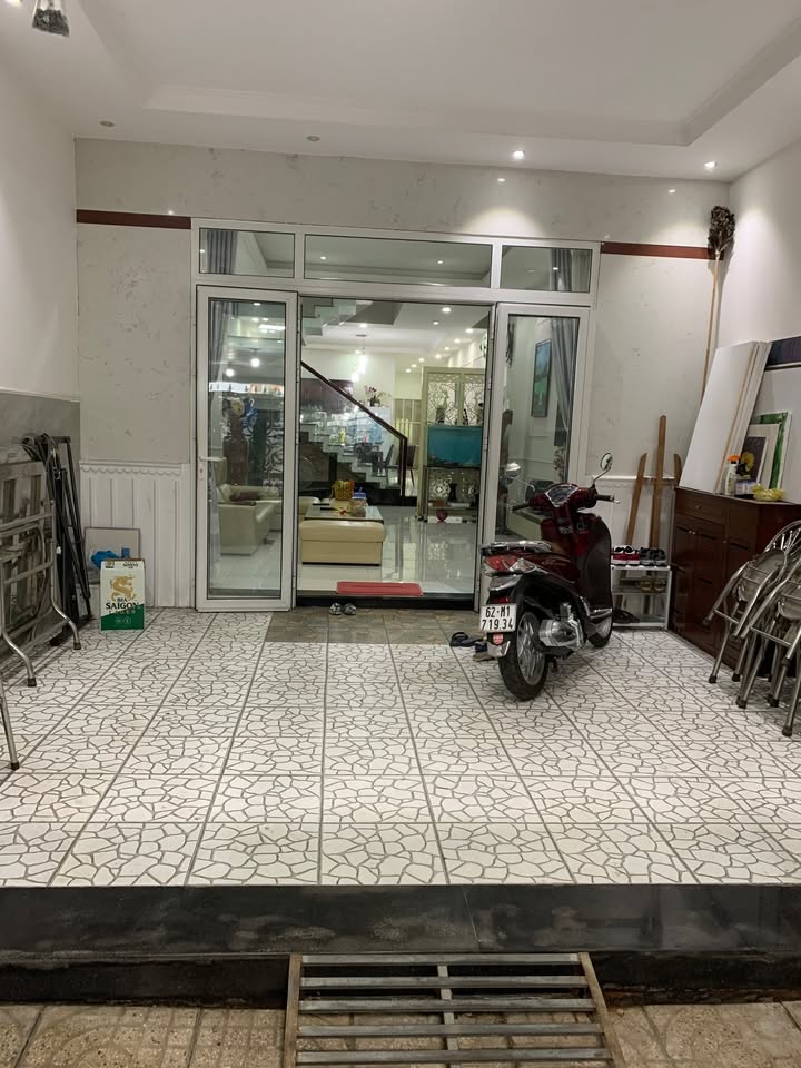 Nhà lầu mặt tiền đường Nguyễn An Ninh, Cần Giuộc, 185m² giá 8.6 tỷ - Cơ hội sở hữu không thể bỏ qua!