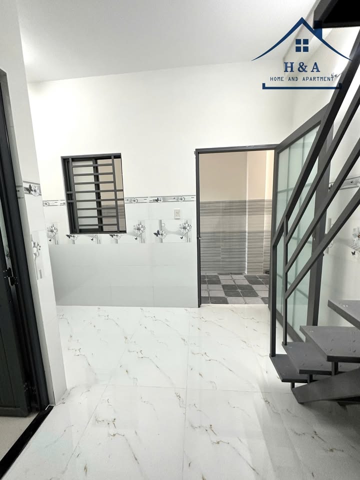 Phòng trọ Hoàng Quốc Việt 30m² giá 2.6 triệu - Có ban công thoáng mát!