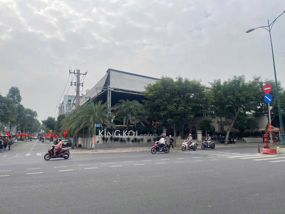 Đất góc 2 mặt tiền Lê Văn Việt, Quận 9, 1400m² giá 210 tỷ - Cơ hội đầu tư tuyệt vời!